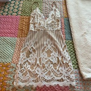 Tobi size XS lace dress